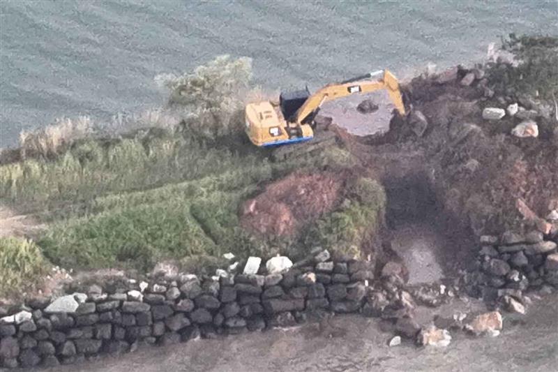 Thái Lan tiếp tục không kích, Campuchia "phá bỏ đê chắn sóng gần vịnh Thái Lan" - Ảnh 2