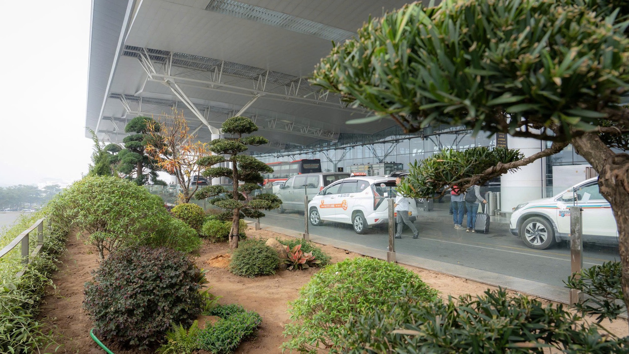 Sân bay nổi tiếng Việt Nam rót 5.000 tỷ đồng xây nhà ga 5 sao, có cả 'phi thuyền' soi chiếu xịn nhất thế giới - Ảnh 14