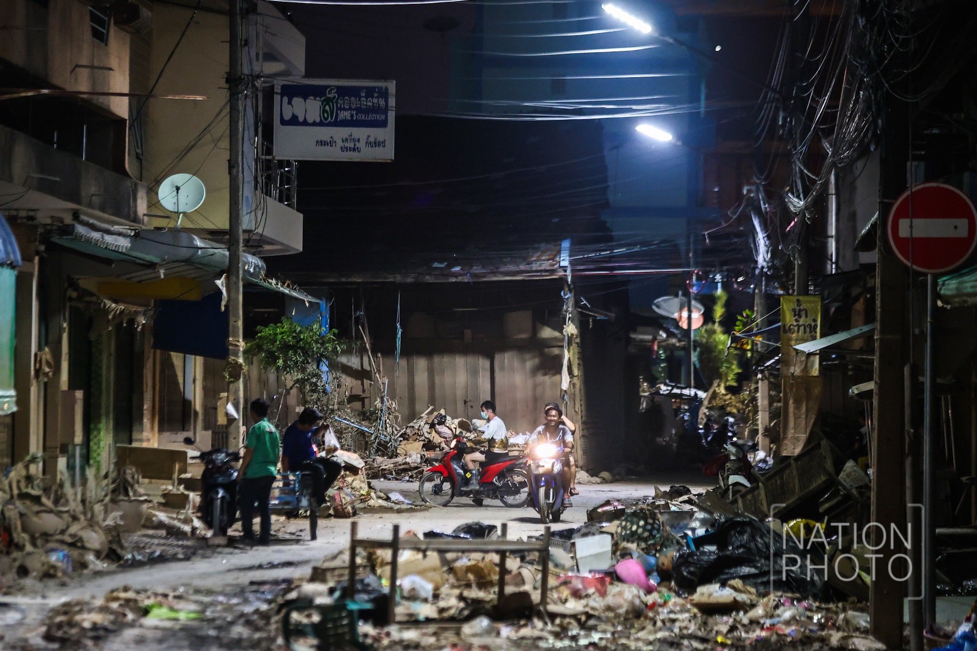 Thái Lan hoang tàn vì lũ - Ảnh 8