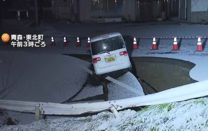 Những hình ảnh kinh hoàng trong trận động đất 7,5 độ tại Nhật Bản: Cả thành phố rung chuyển, nhiều người bị thương, 90.000 người sơ tán - Ảnh 1