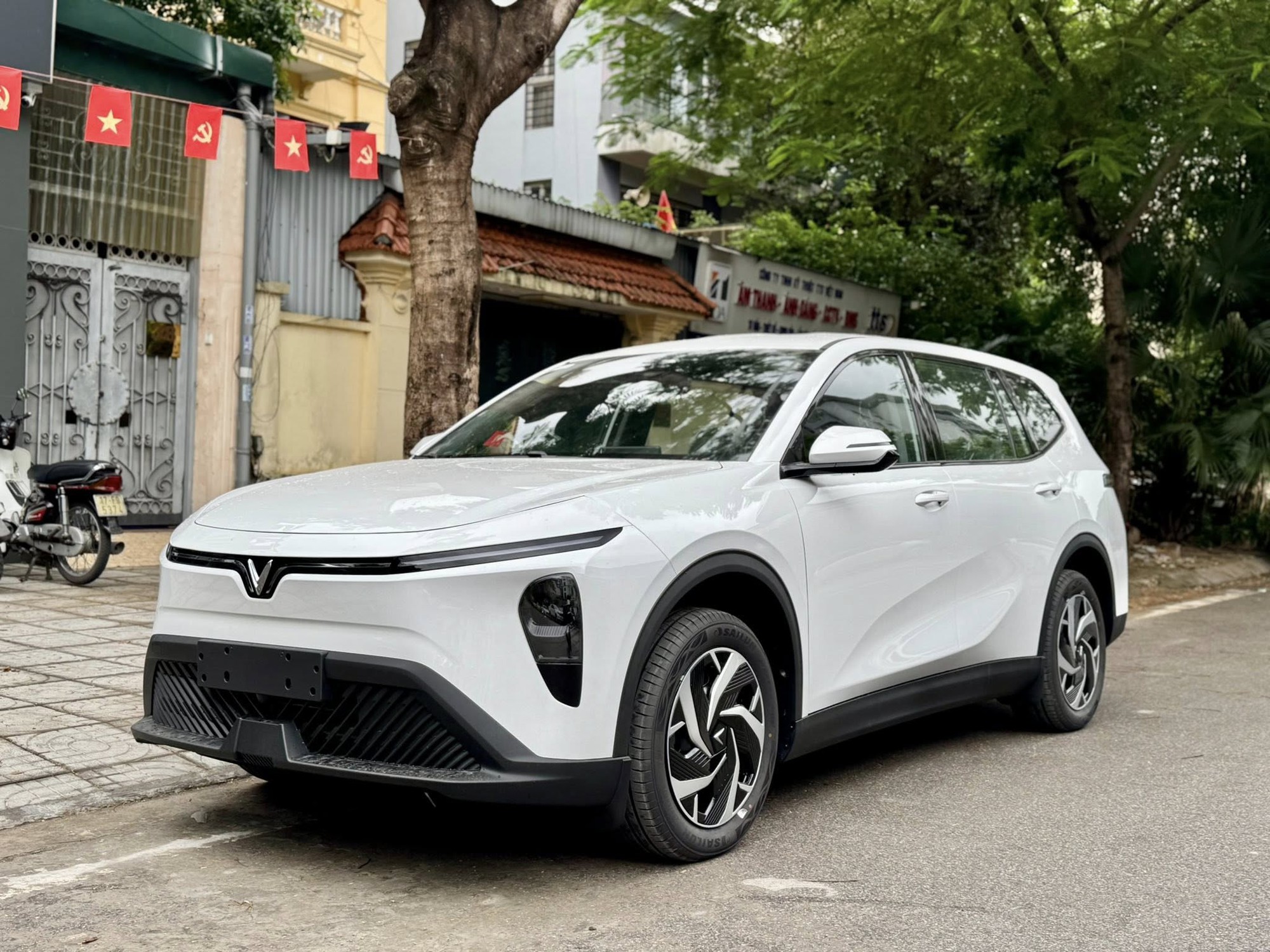 Mitsubishi Xpander muốn giữ ngôi vương MPV Việt Nam 2025 thì phải làm được điều không tưởng này trước VinFast Limo Green - Ảnh 1