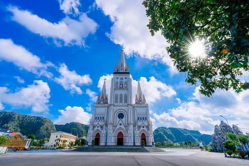 Đại gia Ninh Bình Nguyễn Xuân Thành chi 400 tỷ tài trợ xây thánh đường lớn nhất Việt Nam, tháp chuông chính cao xấp xỉ 110 m - Ảnh 2