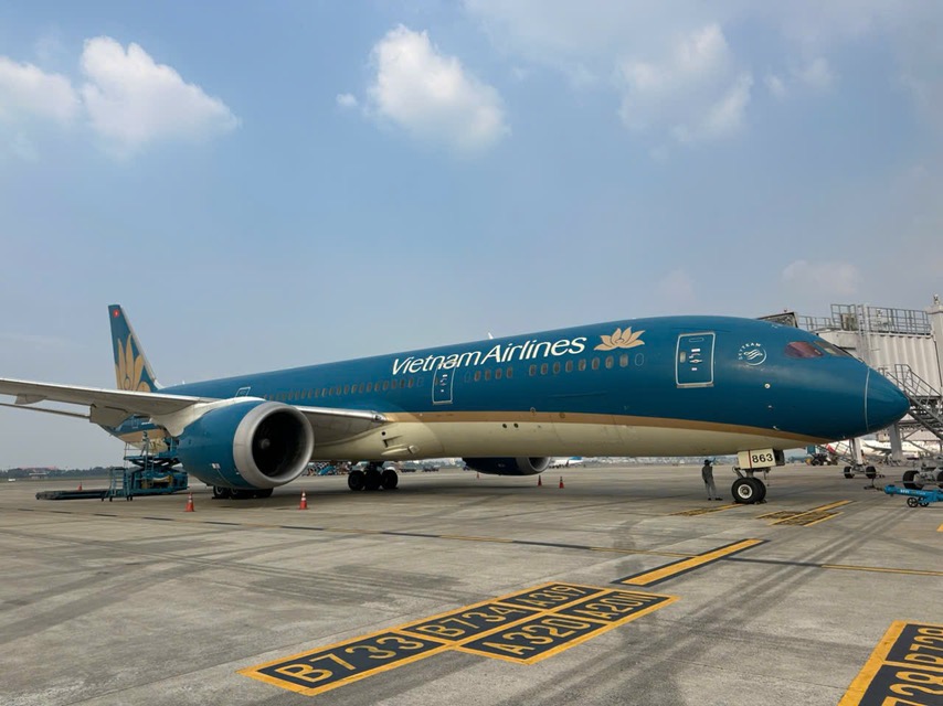 Thời khắc lịch sử: Siêu máy bay vừa 'xông đất' sân bay 16 tỷ USD của Việt Nam - Ảnh 1