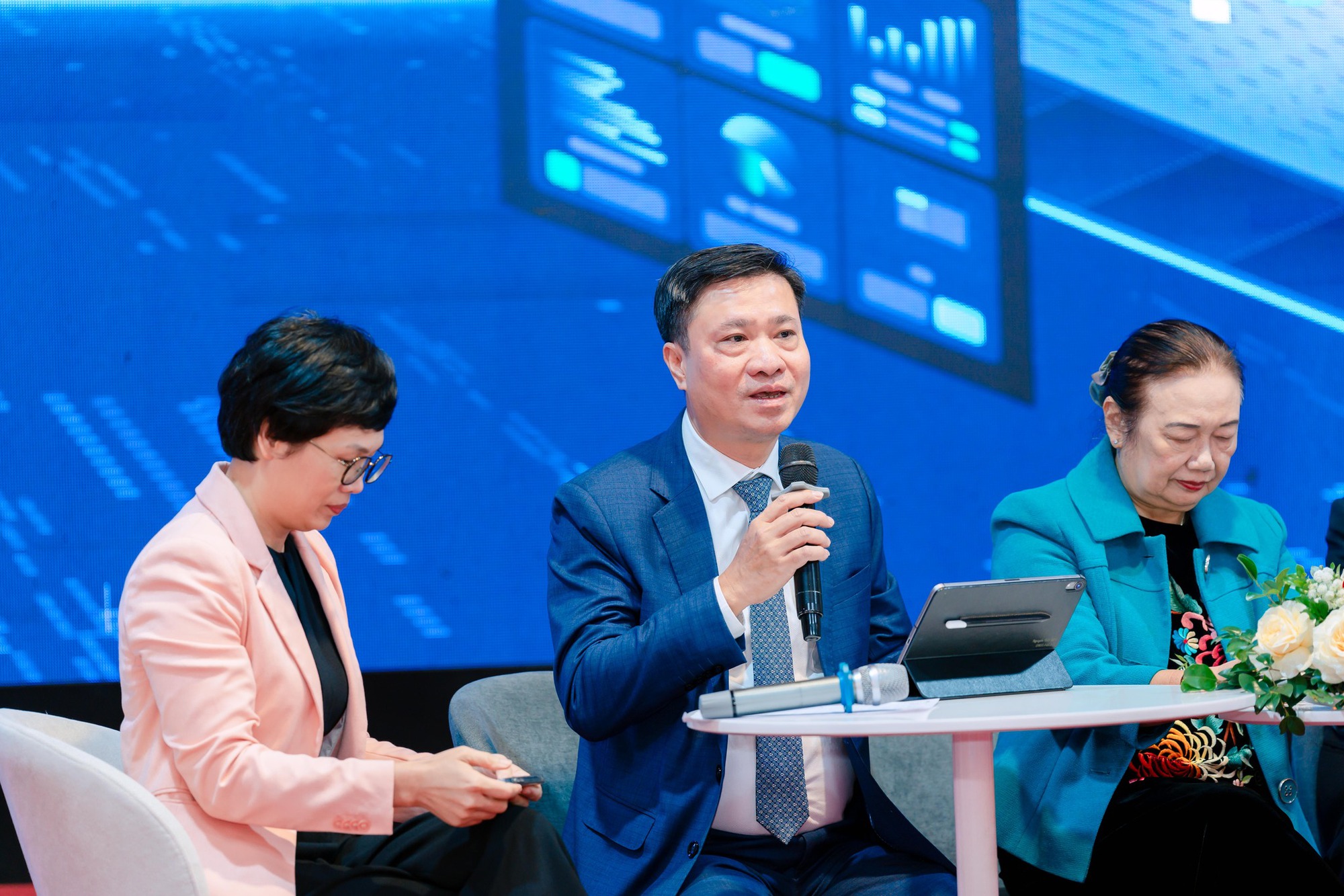 Tài khoản lẫn giao dịch chuyển khoản từ đầu năm, chủ hộ kinh doanh không nhớ rõ và bị phạt 3 triệu/hóa đơn vi phạm: Phó Trưởng Thuế Hà Nội nói gì? - Ảnh 2