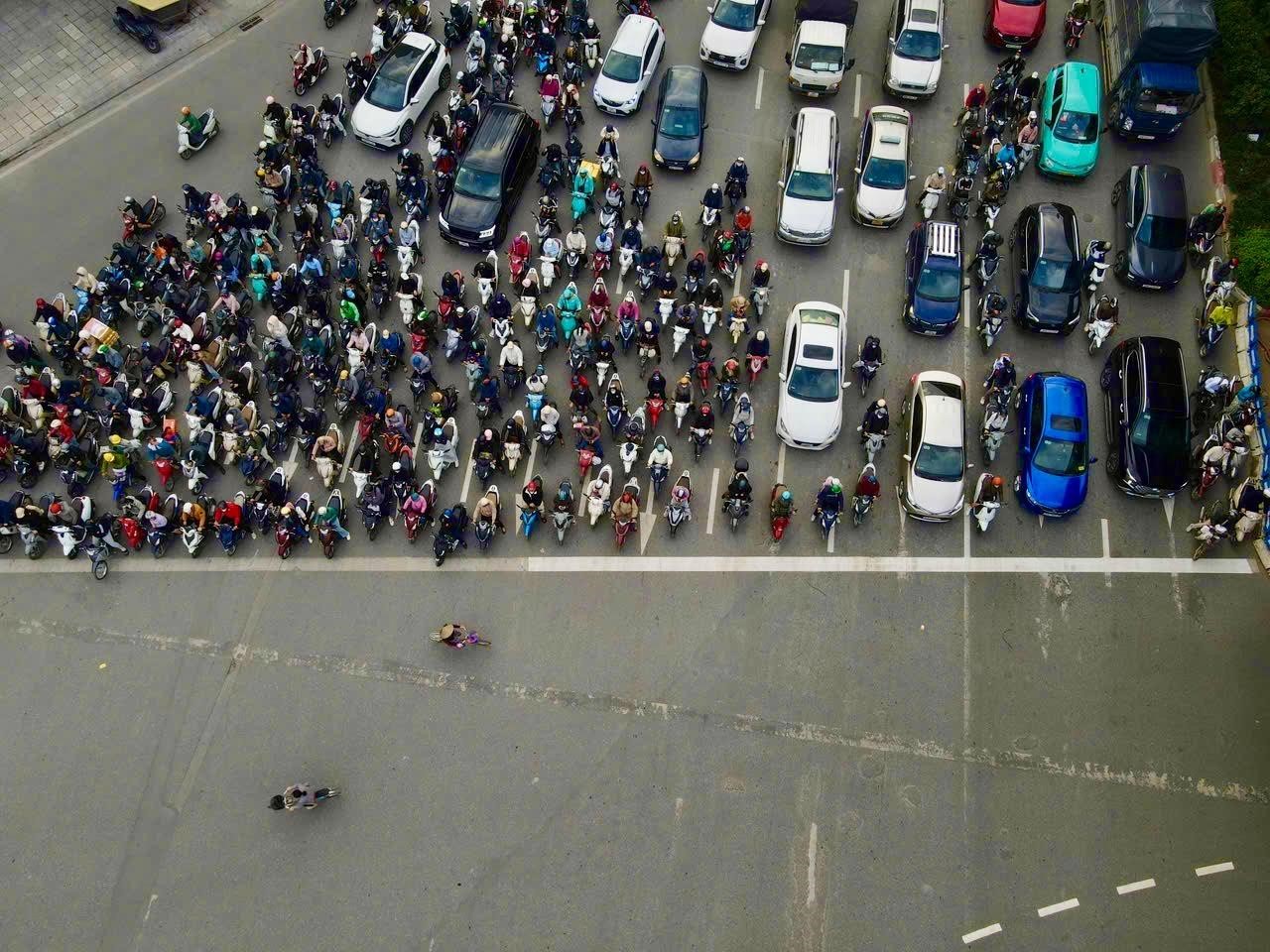 1.837 camera AI trên khắp Hà Nội "soi" được bao nhiêu người vi phạm, lỗi nào nhiều nhất sau 5 ngày? - Ảnh 4