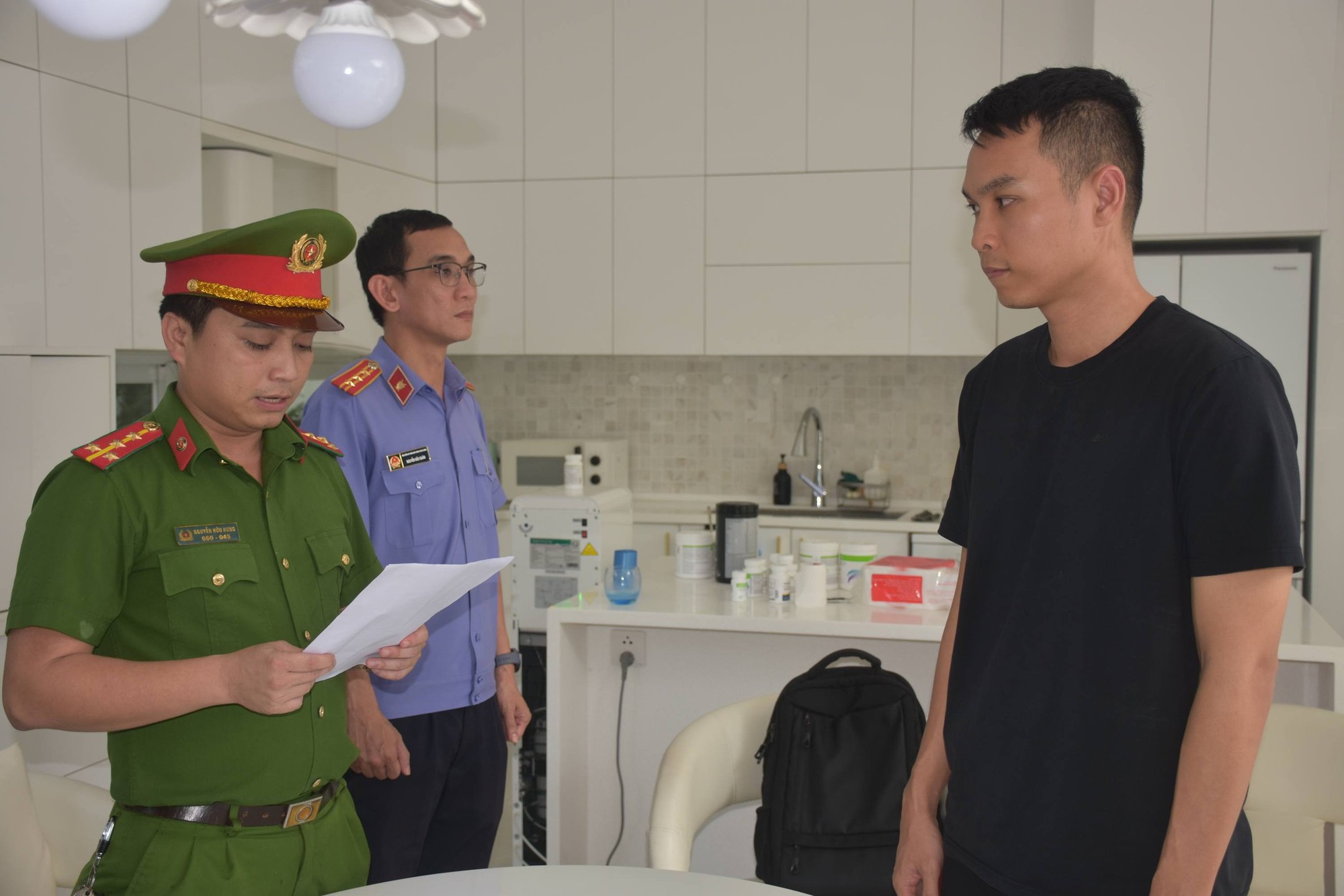 Bắt tạm giam Huỳnh Đức Vân, những ai là bị hại cần liên hệ ngay cơ quan công an - Ảnh 1