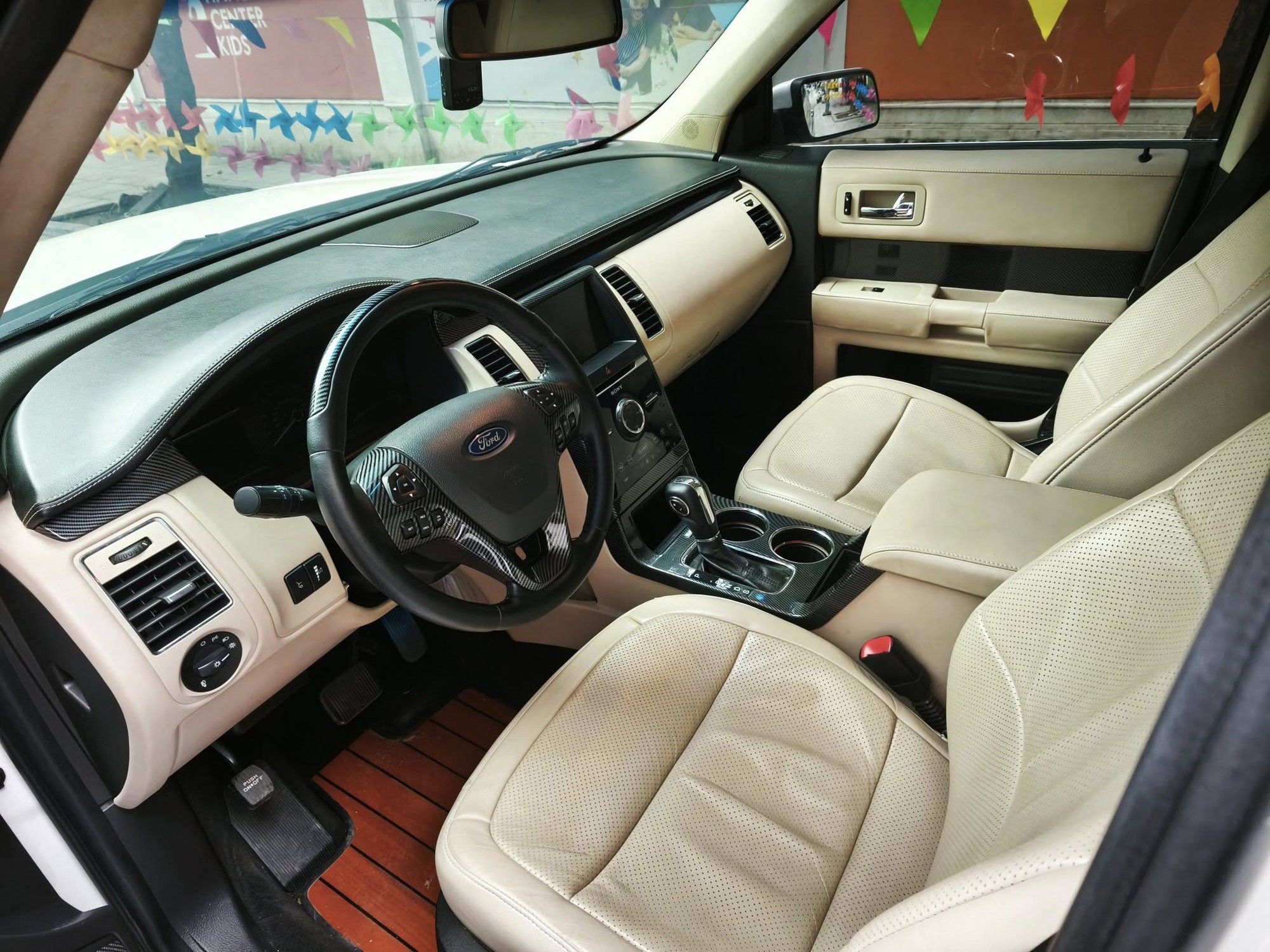 Hàng hiếm Ford Flex đời 'chót' tại Việt Nam rao bán lại với giá ngang Everest mới: Dáng hộp như Ranger Rover, dùng chung nhiều linh kiện với Explorer - Ảnh 3