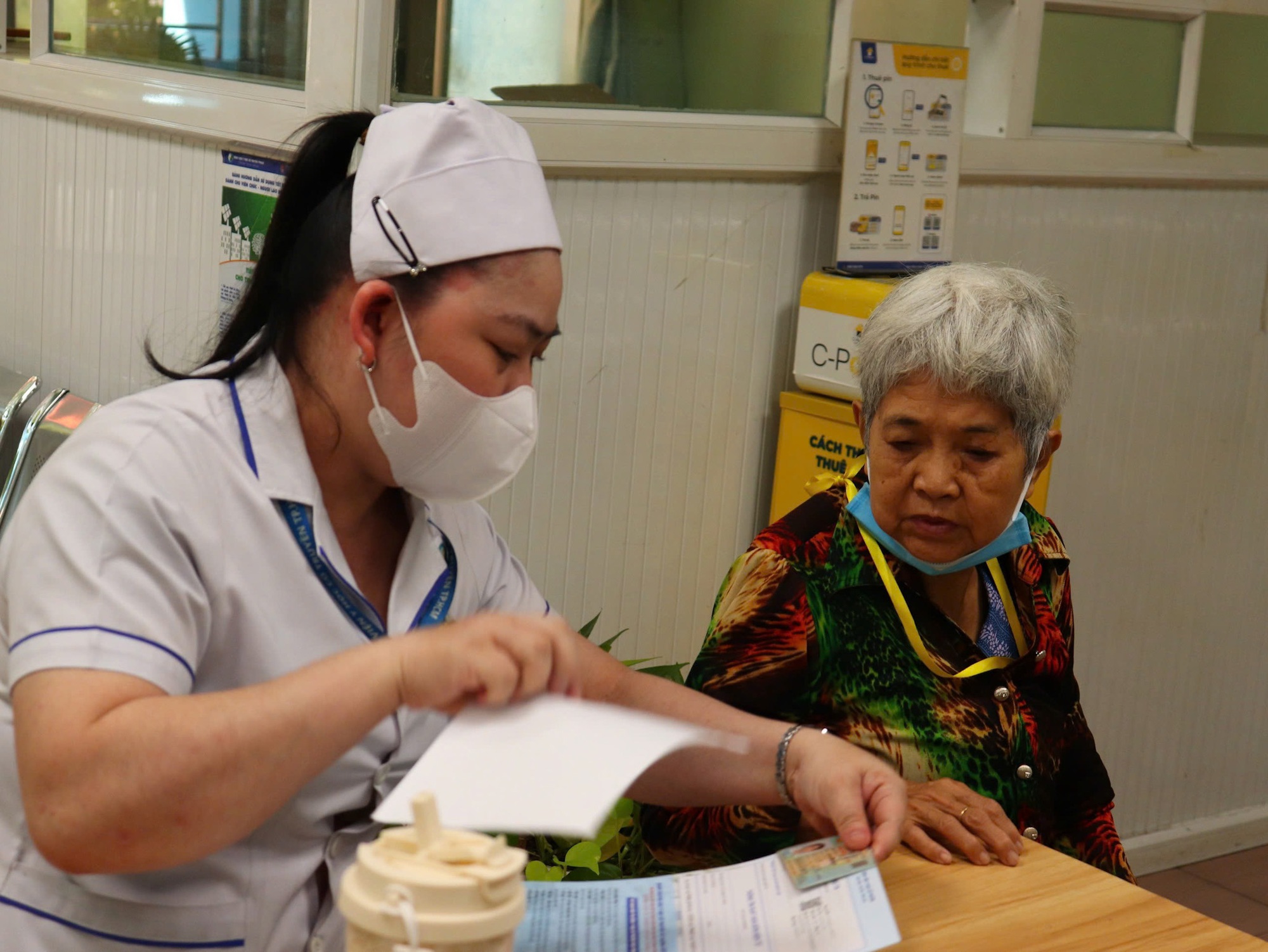 Hỗ trợ 100% mức đóng BHYT cho 7 đối tượng từ 1-1-2026 tại TPHCM - Ảnh 1