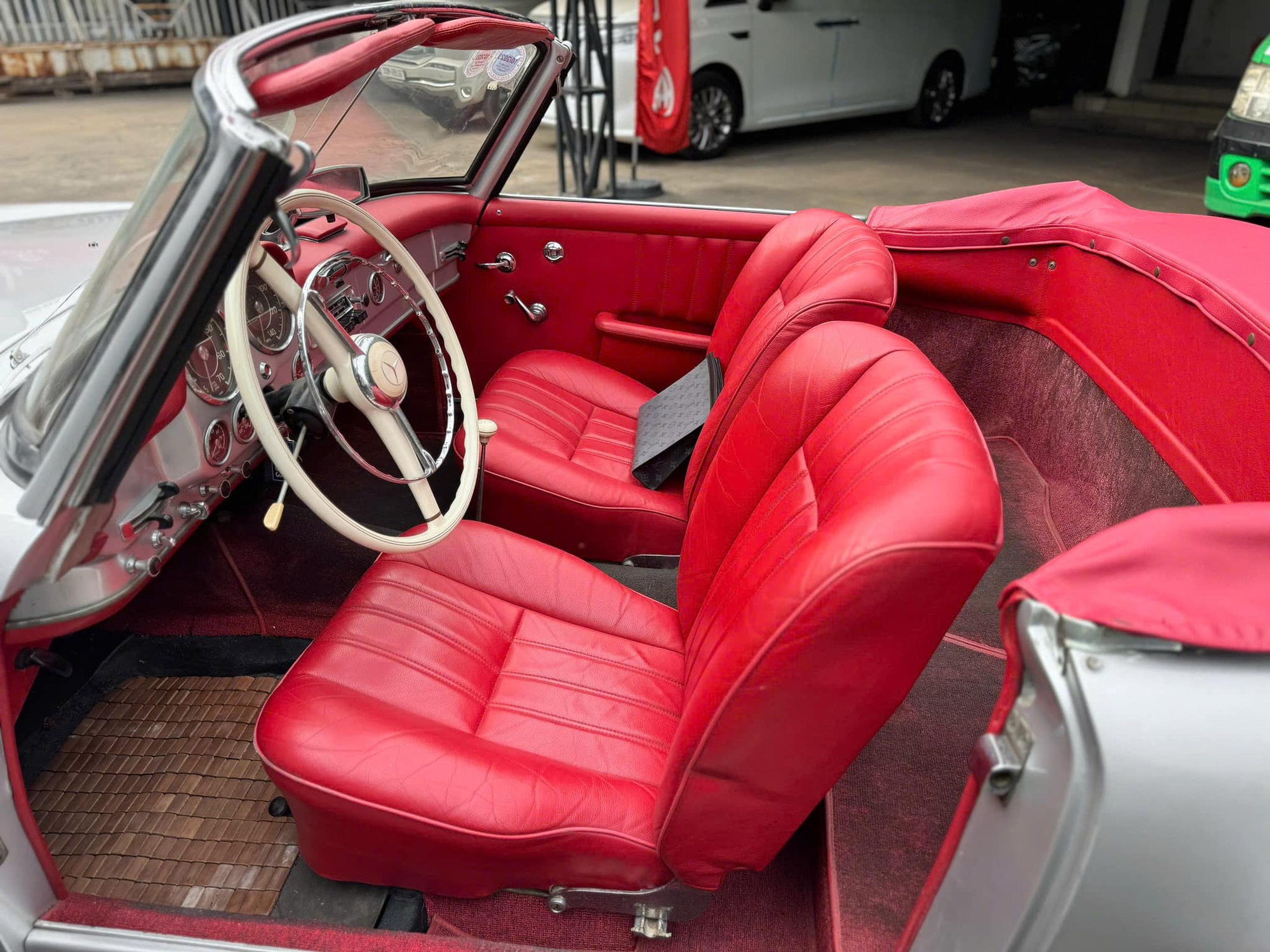 Hàng hiếm Mercedes-Benz 190 SL giá 13 tỷ đồng lên sàn: ‘Món đồ chơi’ cùng gu với ông Đặng Lê Nguyên Vũ, cả Việt Nam chỉ có vài chiếc - Ảnh 7