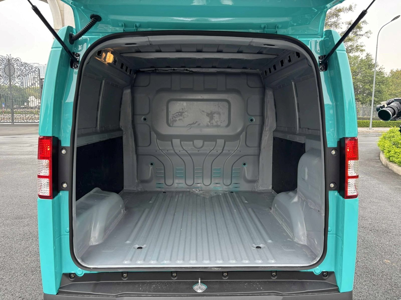 Công ty của ông Phạm Nhật Vượng tung dịch vụ xe tải nội đô, giá cước từ 110.000 đồng/chuyến - Ảnh 5