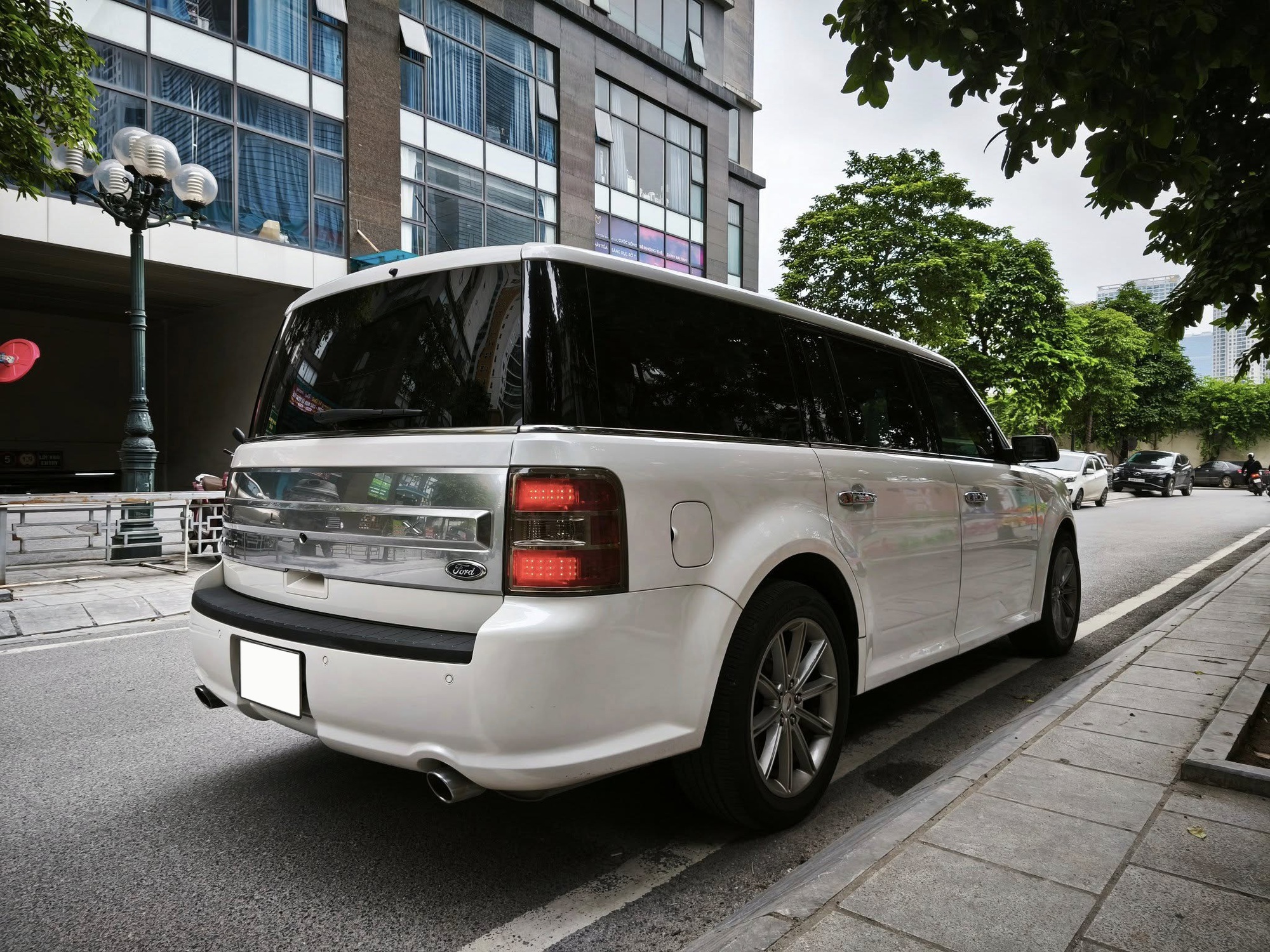Hàng hiếm Ford Flex đời 'chót' tại Việt Nam rao bán lại với giá ngang Everest mới: Dáng hộp như Ranger Rover, dùng chung nhiều linh kiện với Explorer - Ảnh 5