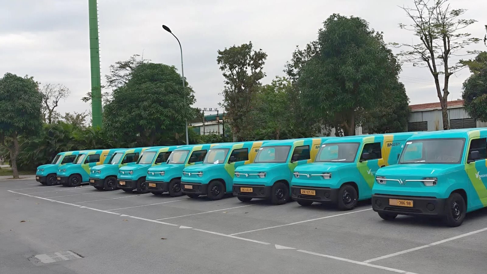 Công ty của ông Phạm Nhật Vượng tung dịch vụ xe tải nội đô, giá cước từ 110.000 đồng/chuyến - Ảnh 1