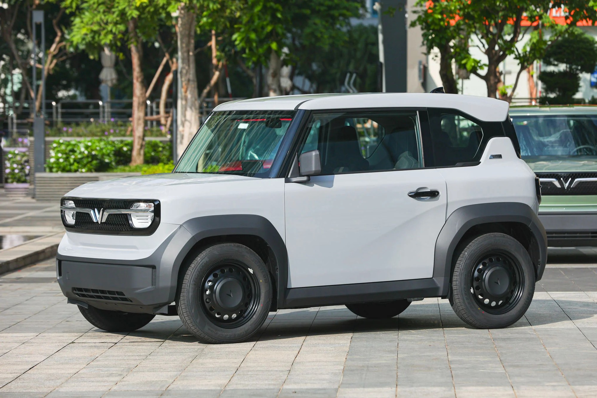 Rộ tin VinFast VF 3 sắp thêm bản cao cấp: Giá dự kiến 315 triệu đồng, thêm gương điện, camera lùi để chủ xe đỡ phải độ - Ảnh 1