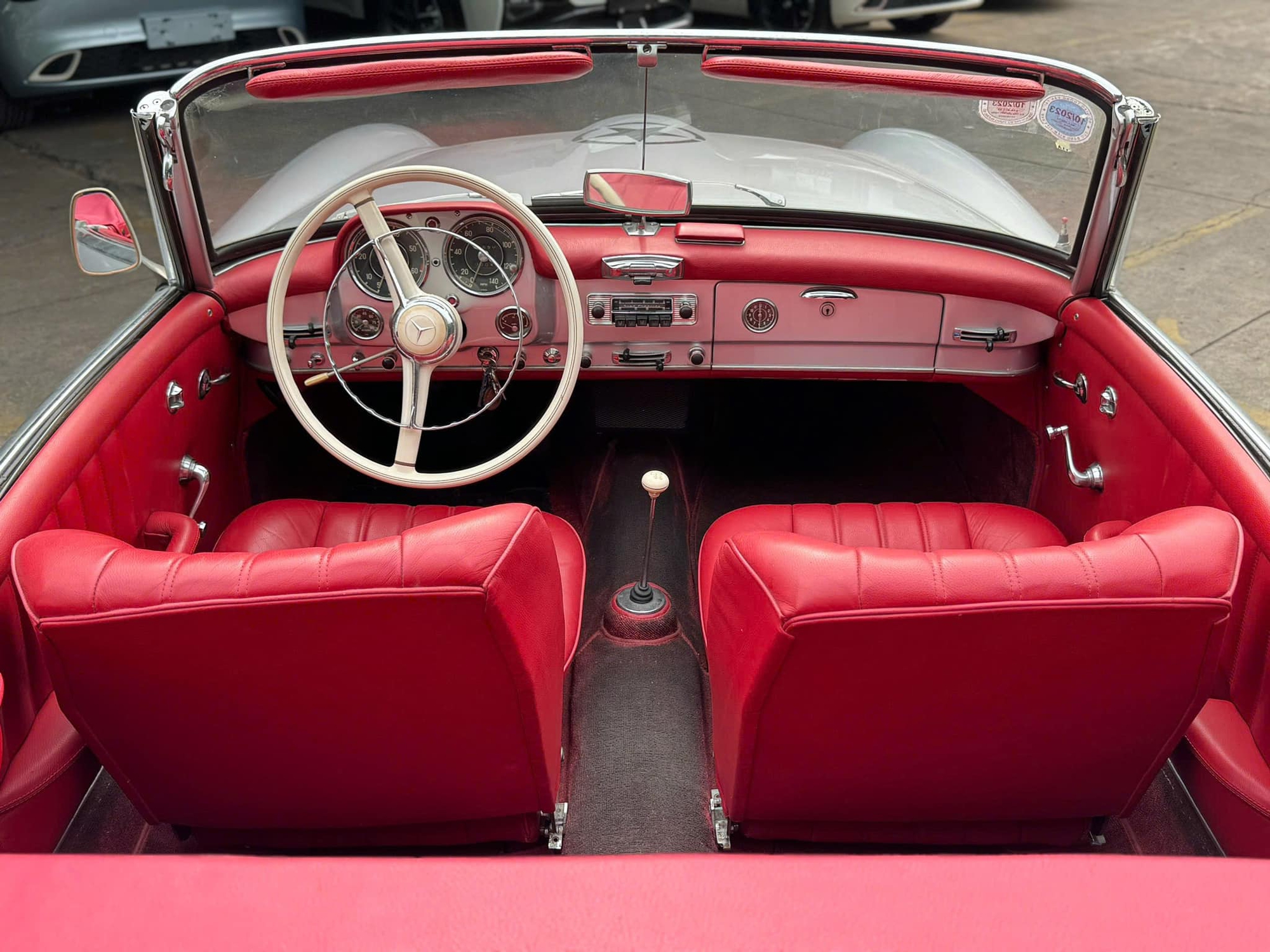 Hàng hiếm Mercedes-Benz 190 SL giá 13 tỷ đồng lên sàn: ‘Món đồ chơi’ cùng gu với ông Đặng Lê Nguyên Vũ, cả Việt Nam chỉ có vài chiếc - Ảnh 3