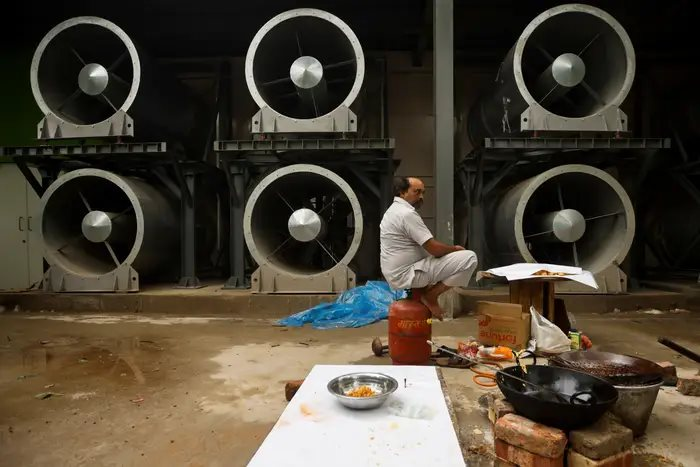 Được ví là "thủ đô ngạt thở", quốc gia này xây cả tháp lọc không khí khổng lồ ngoài trời mà vẫn không ăn thua - Ảnh 3