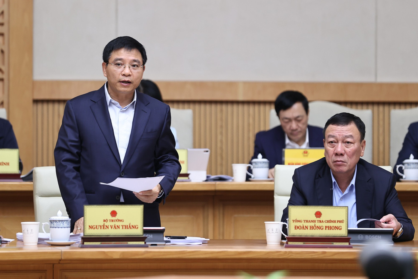 Thu ngân sách Nhà nước gần 2,4 triệu tỷ đồng trong 11 tháng - Ảnh 1