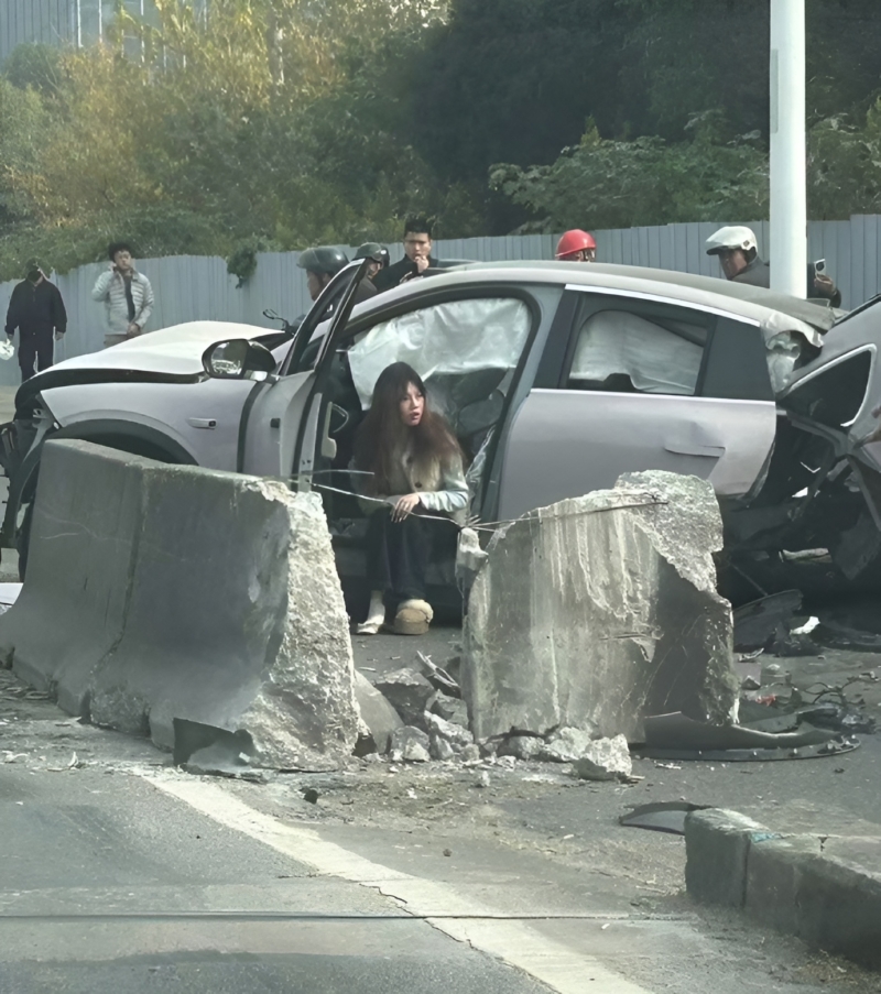 Gãy đôi sau khi tai nạn, mẫu xe điện Trung Quốc gây bất ngờ vì pin không phát nổ - Ảnh 2