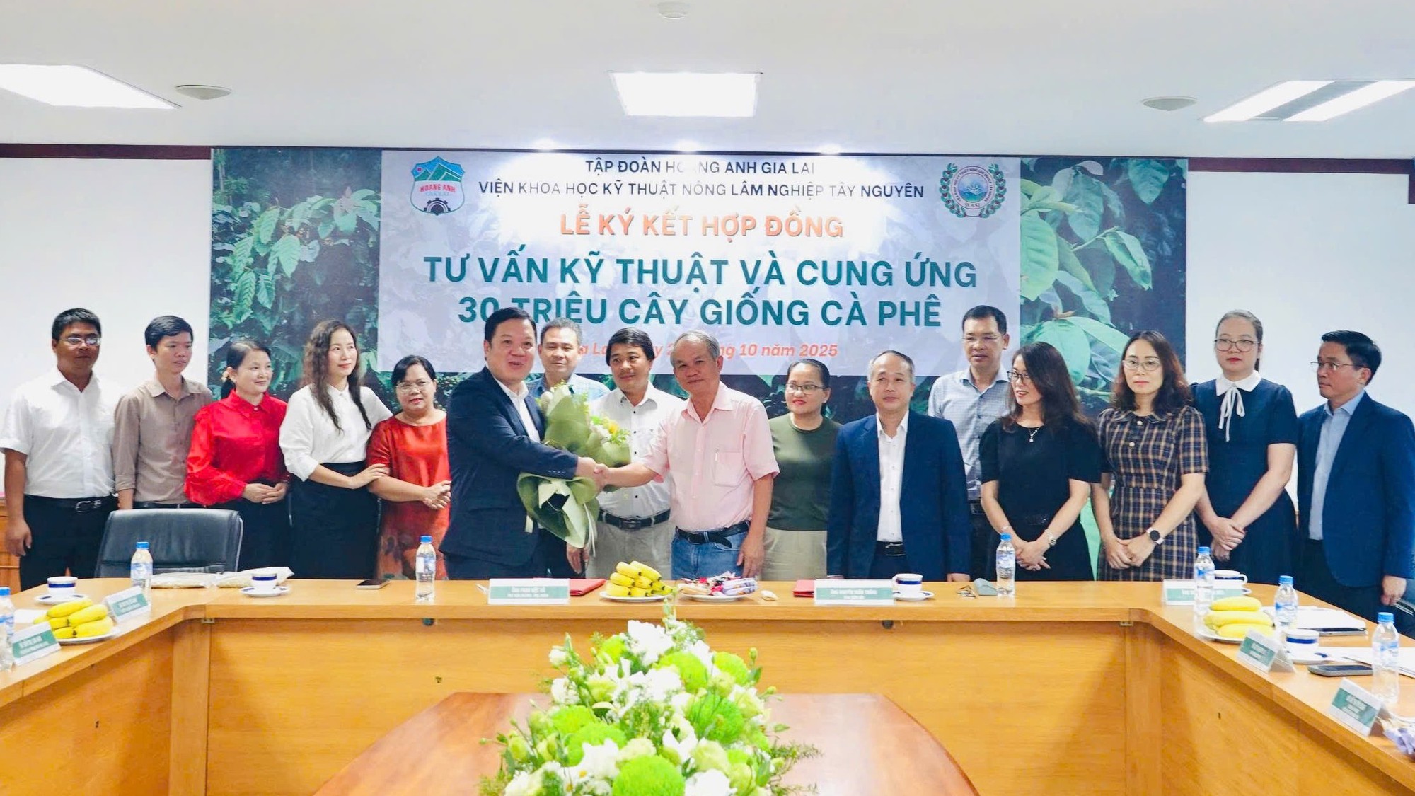 Bầu Đức trồng 10.000ha cà phê: Nông dân trồng cà phê có ai lỗ không? Ai cũng giàu cả! - Ảnh 2