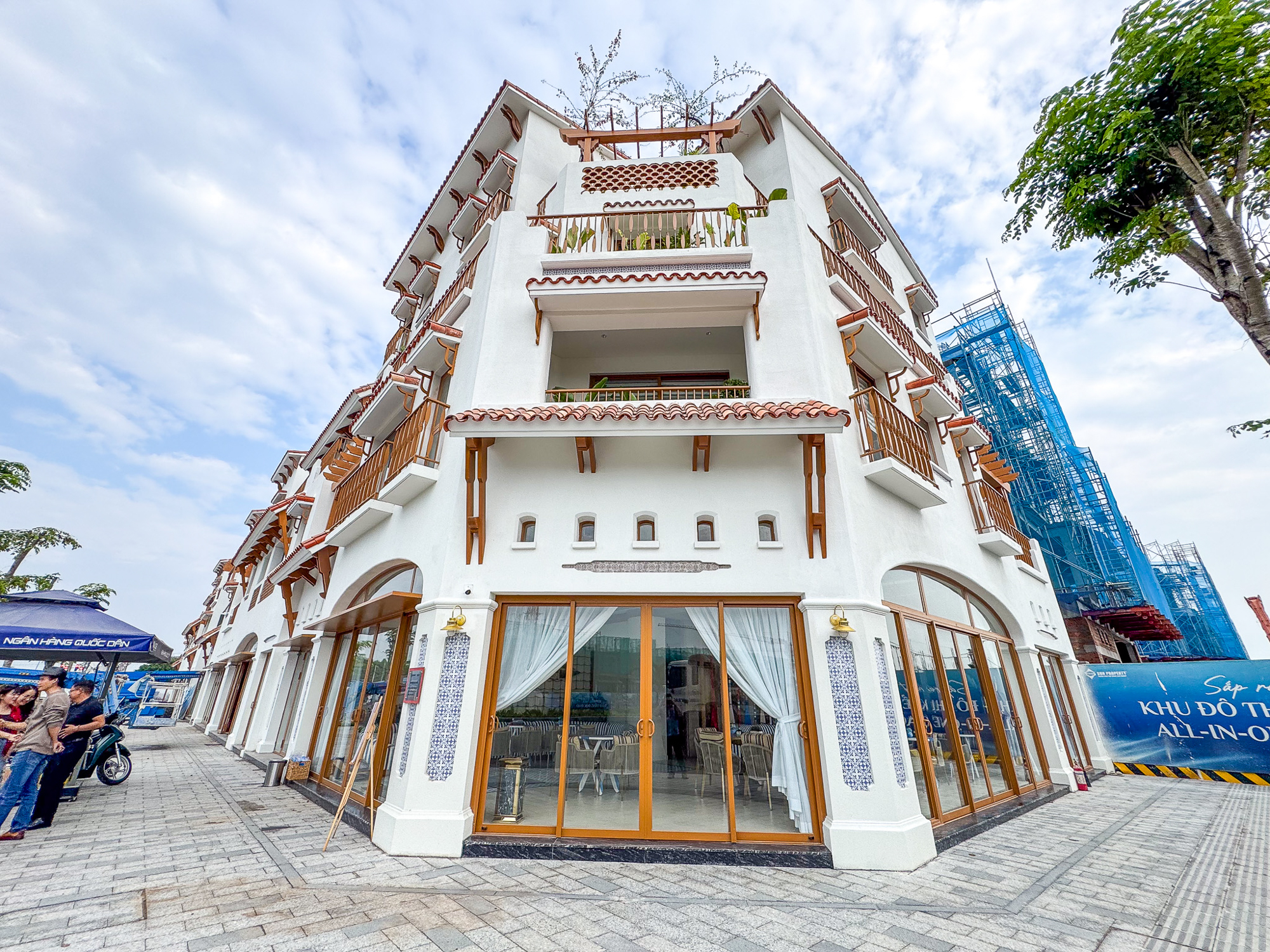 Tiến độ gây sốc tại đại đô thị lớn nhất của Sun Group ở Vũng Tàu: Hơn 4.000 công nhân xây dựng, công viên nước lớn nhất miền Nam sắp mở, giá nhà phố vượt 200 triệu đồng/m2 - Ảnh 7