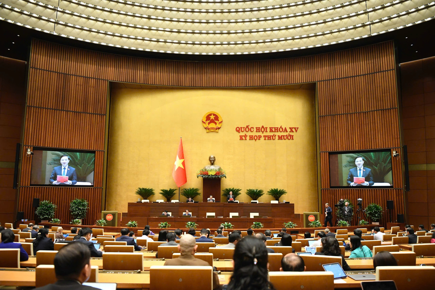 Quốc hội xem xét chủ trương đầu tư sân bay Gia Bình, cơ chế đặc biệt làm đường sắt tốc độ cao - Ảnh 1