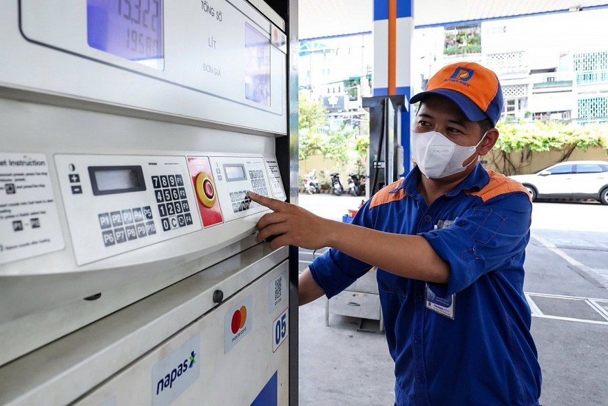 Giá xăng giảm về dưới 20.000 đồng một lít - Ảnh 1