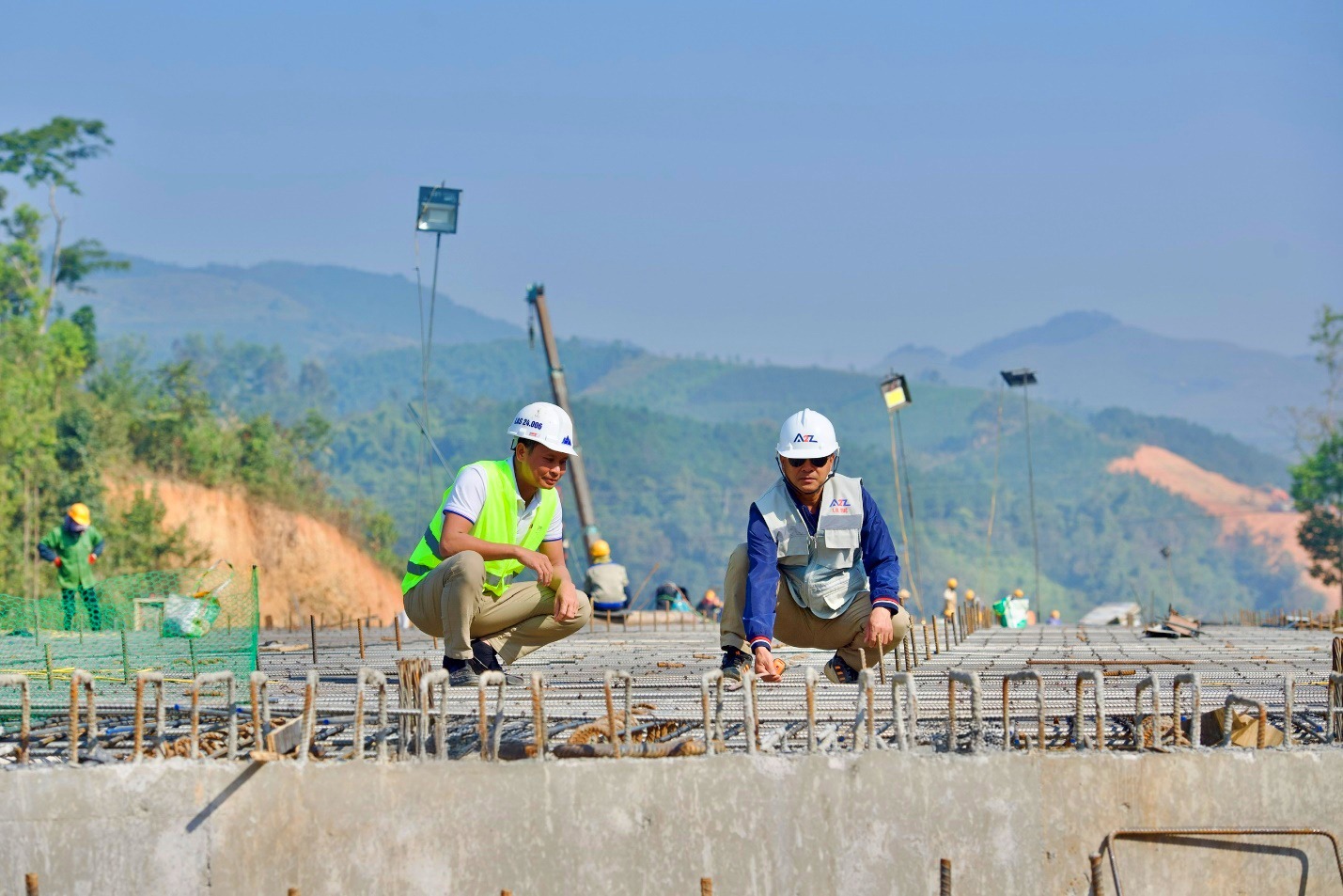 Toàn cảnh đoạn đầu tiên của cao tốc dài nhất Việt Nam: Trị giá 11.000 tỷ, sẽ thông xe sau một tuần nữa - Ảnh 7