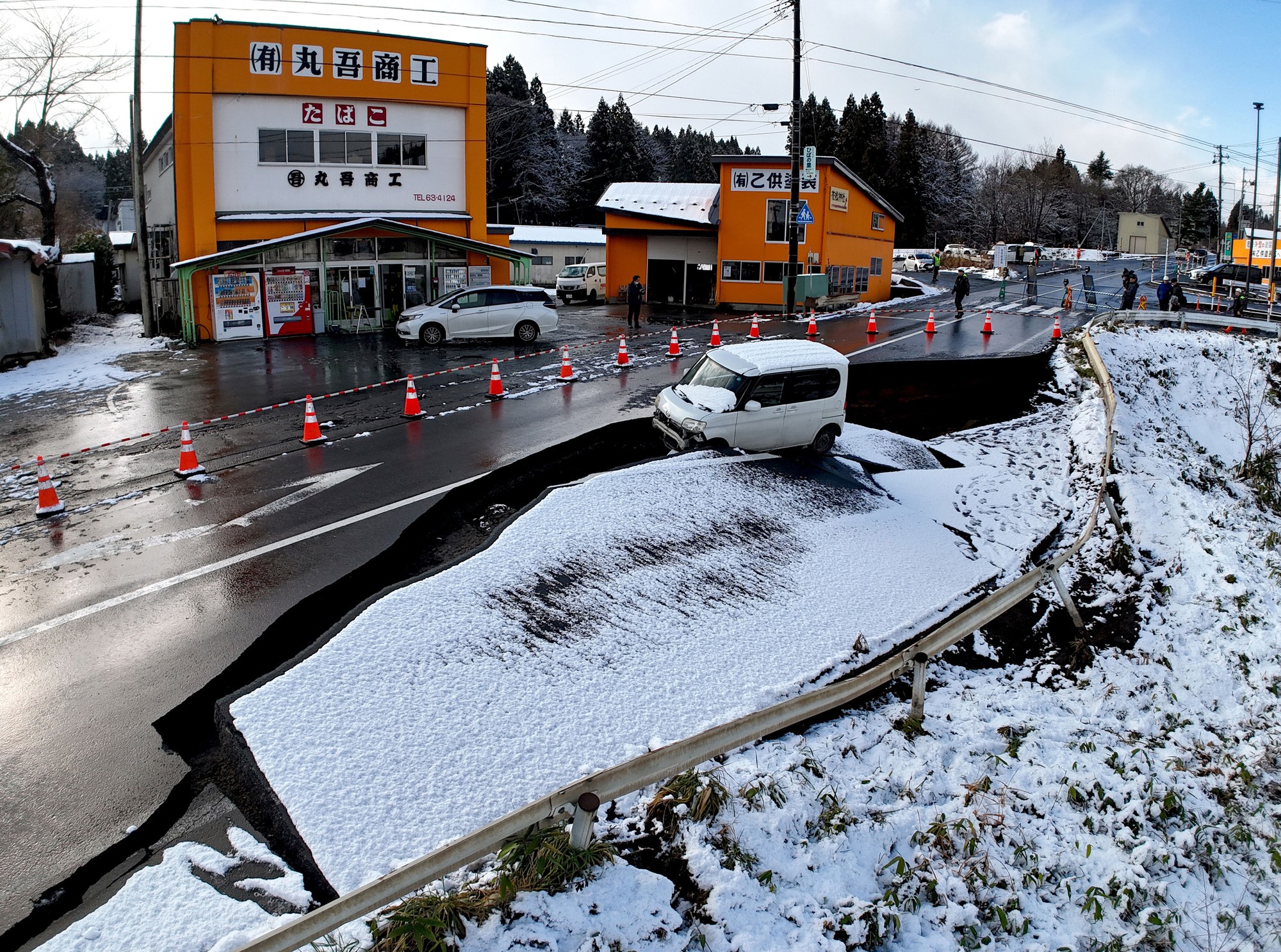 Động đất 7,6 độ ở Nhật làm vỏ trái đất “trượt” 9 cm, chuyên gia cảnh báo thời điểm "tuyệt đối cảnh giác" - Ảnh 1