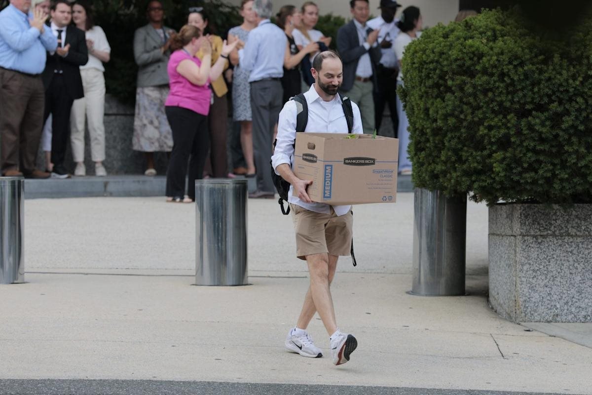 1,1 triệu lao động Mỹ bị sa thải năm 2025: Làn sóng cắt giảm vĩnh viễn của giới văn phòng bắt đầu - Ảnh 3