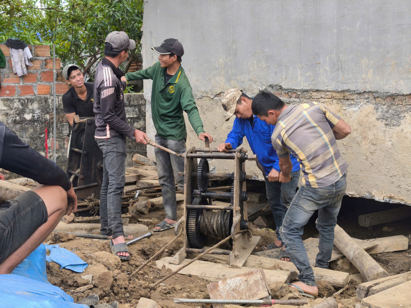 Ngôi nhà xây nhầm ở Hải Phòng được di dời về đúng vị trí - Ảnh 2