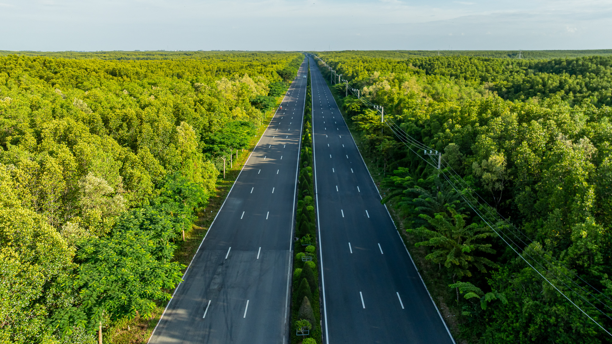 Vingroup khởi công đường sắt cao tốc sau chưa đầy một năm: Tốc độ kinh ngạc, Mỹ – Pháp – Nhật cũng thua xa - Ảnh 9