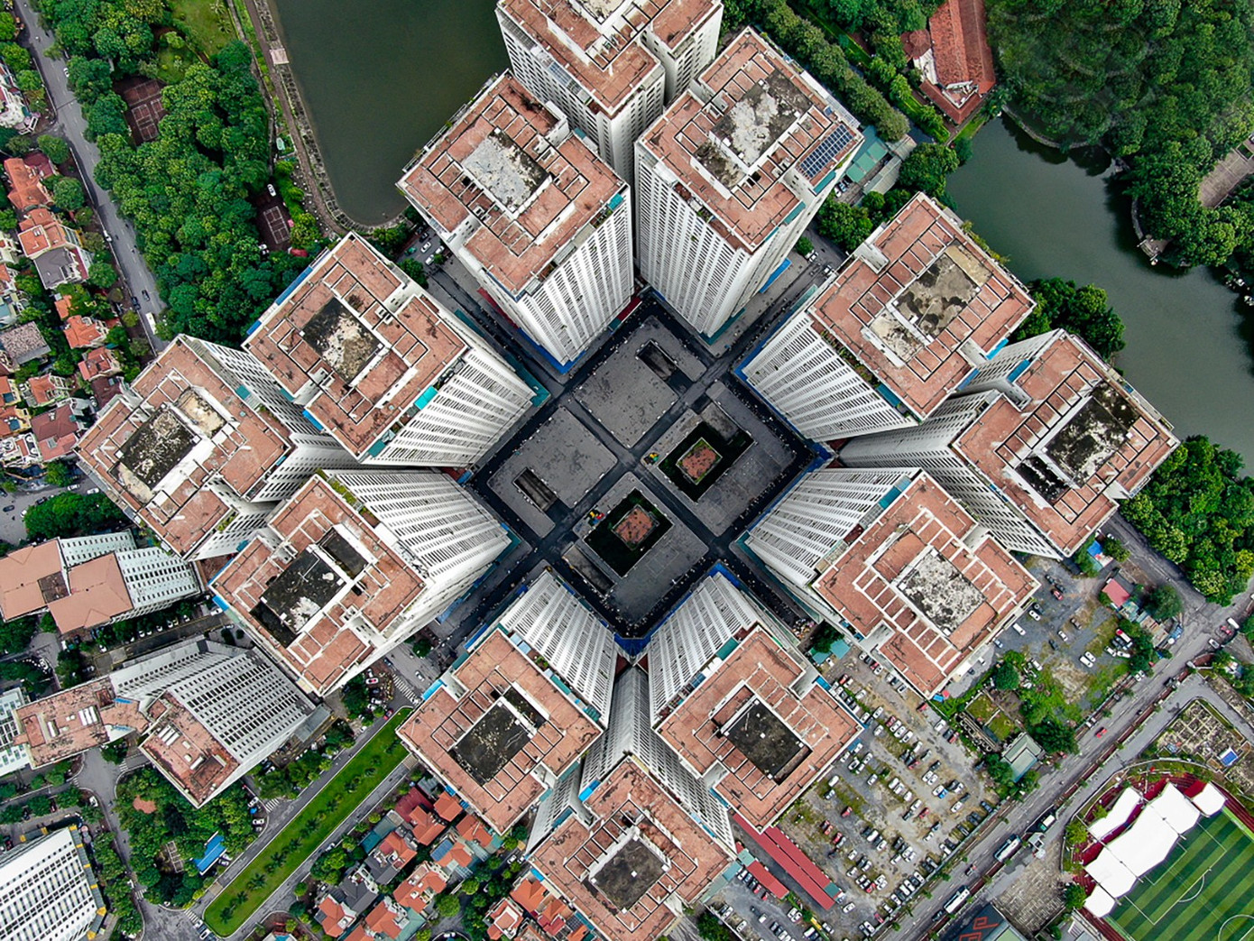 Luật sư nói về việc cấm gửi xe điện tại khu chung cư gần 40.000 dân - Ảnh 1