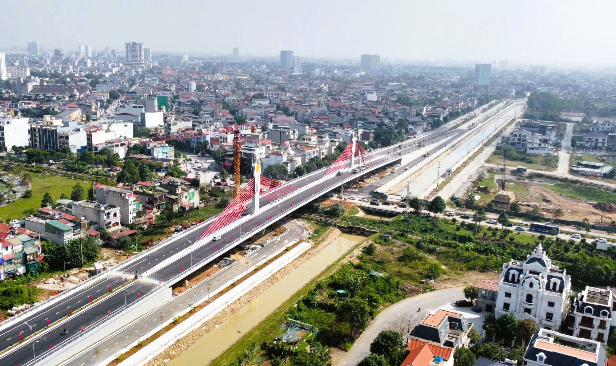 Cầu dây văng đầu tiên vượt đường sắt Bắc - Nam ở Thanh Hóa - Ảnh 14