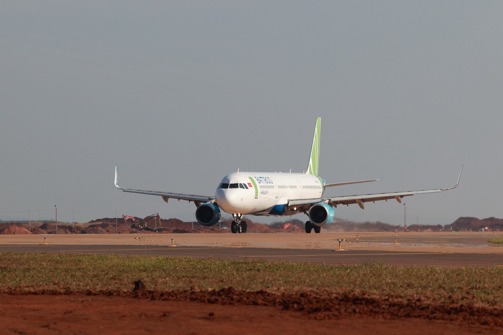 Cận cảnh chuyến bay đầu tiên của Bamboo Airways đến sân bay Long Thành - Ảnh 2