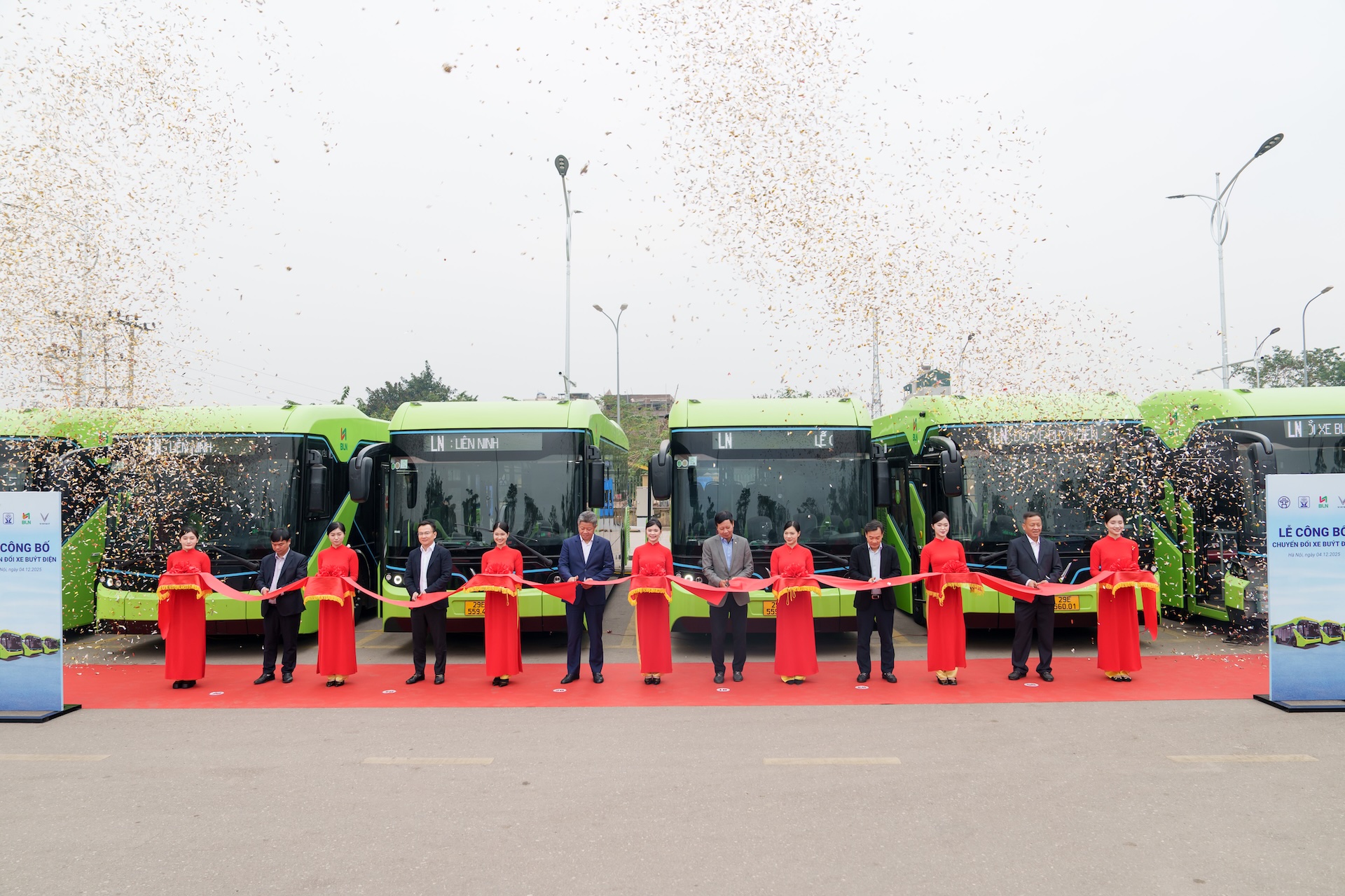 Liên Ninh vừa đổi 100% đội xe sang buýt điện VinFast là "ai"? - Ảnh 2
