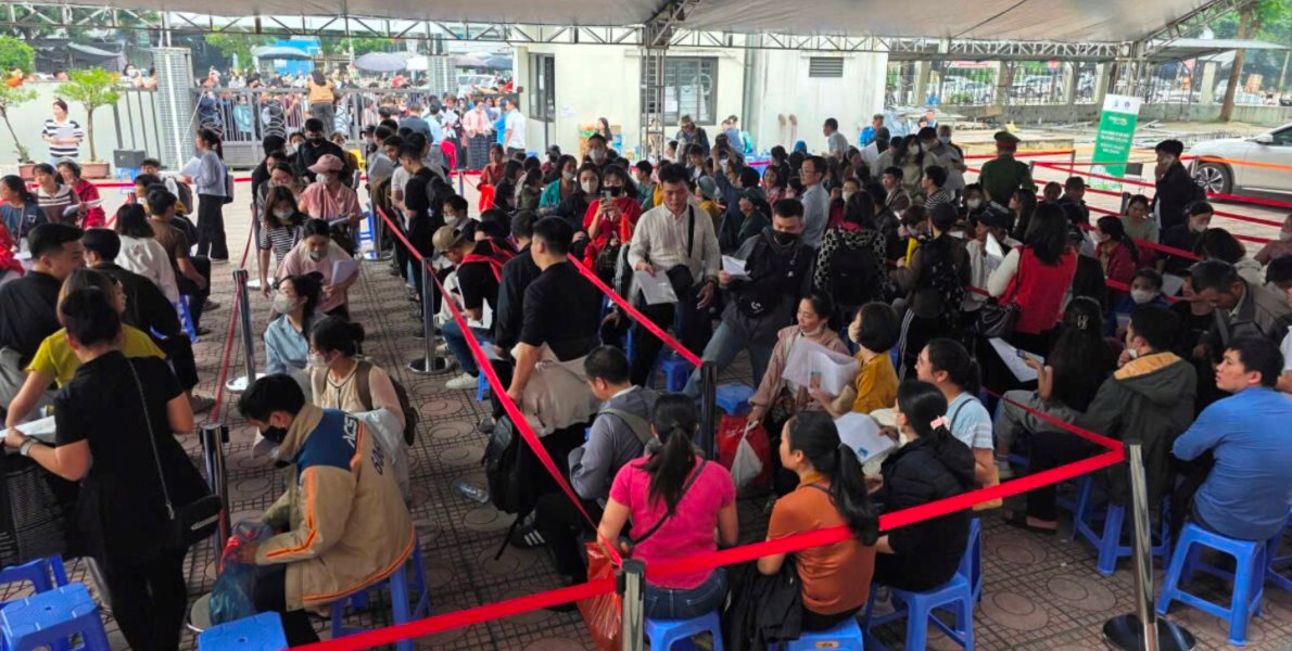 Nhà ở xã hội tăng tốc, thị trường bất động sản vẫn lệch pha - Ảnh 1