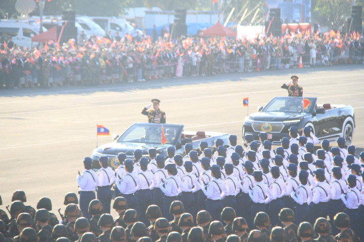 Xe điện Việt Nam nổi bật tại lễ diễu binh, diễu hành kỷ niệm Quốc khánh Lào - Ảnh 3