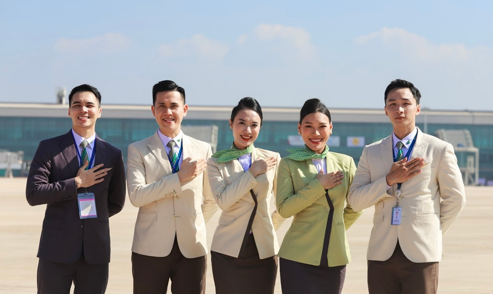 Cận cảnh chuyến bay đầu tiên của Bamboo Airways đến sân bay Long Thành - Ảnh 4