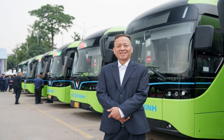 Liên Ninh vừa đổi 100% đội xe sang buýt điện VinFast là "ai"? - Ảnh 1