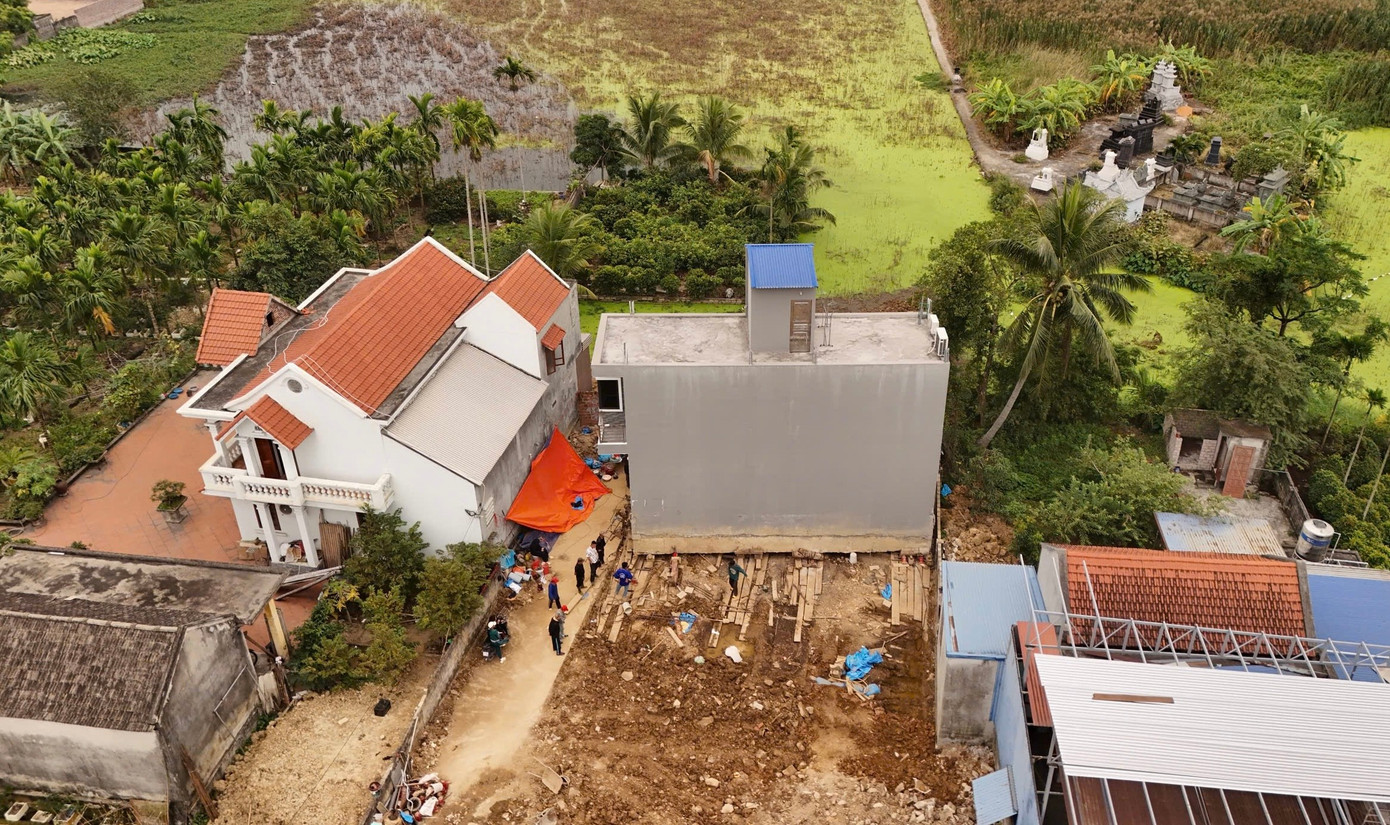 Ngôi nhà xây nhầm ở Hải Phòng được di dời về đúng vị trí - Ảnh 1