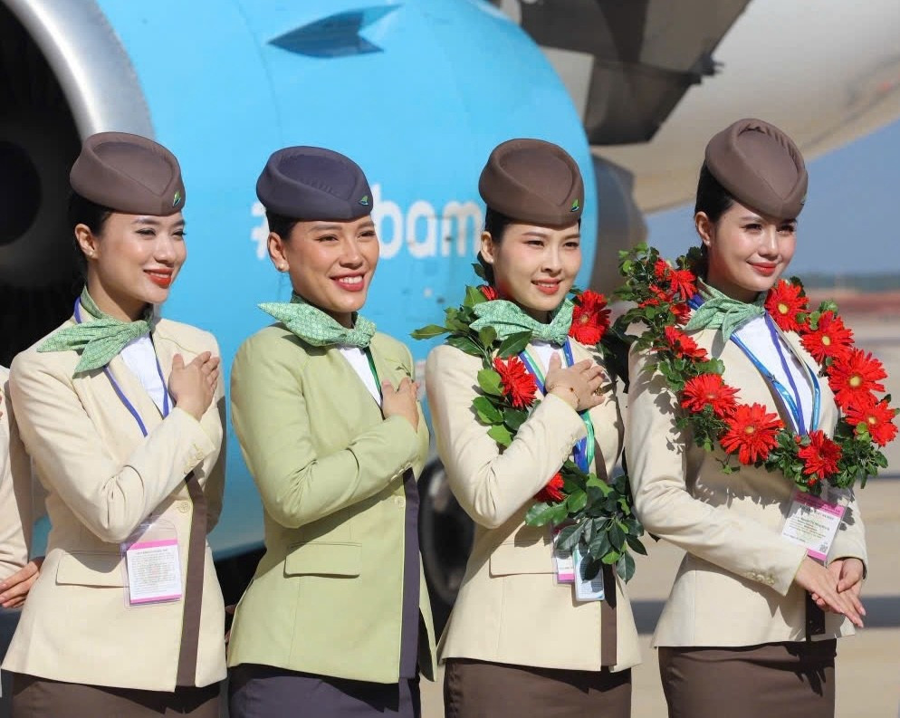 Cận cảnh chuyến bay đầu tiên của Bamboo Airways đến sân bay Long Thành - Ảnh 8