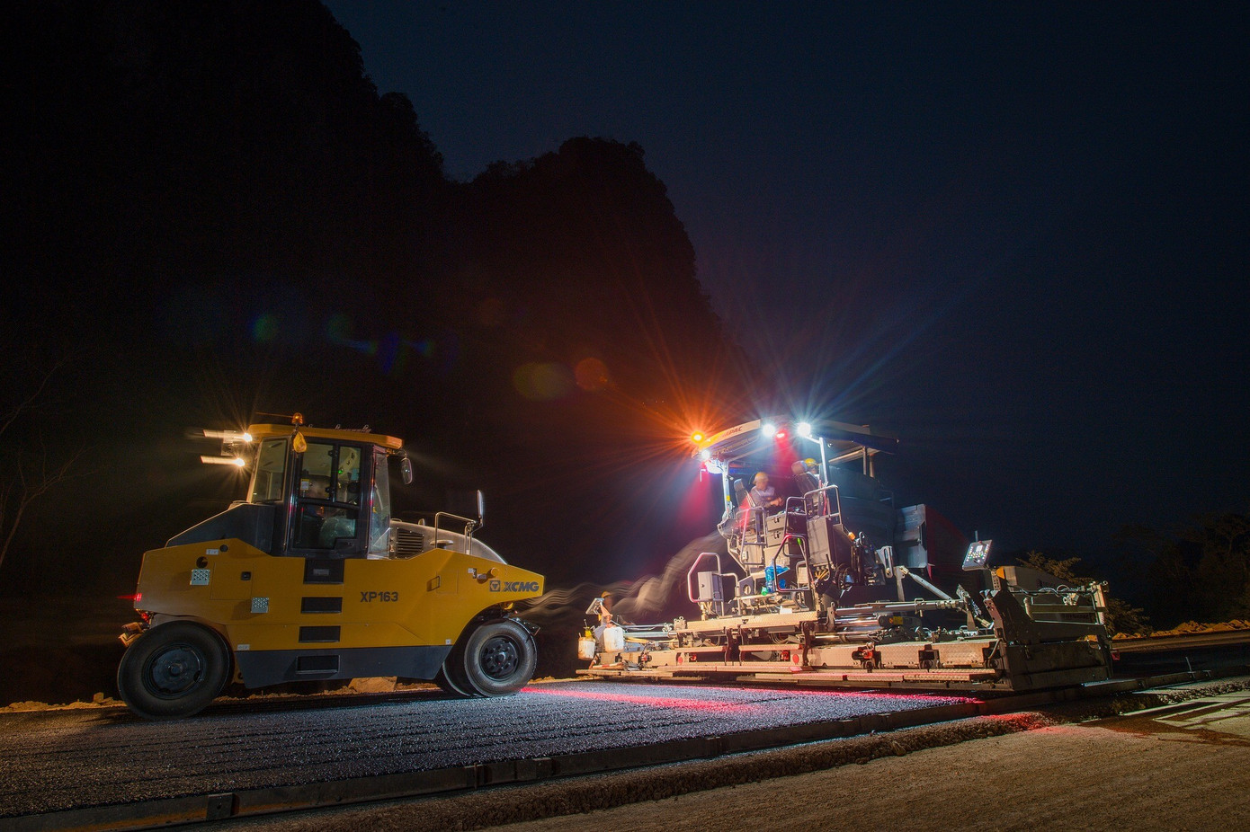 Rốt ráo thi công cao tốc Đồng Đăng - Lạng Sơn suốt ngày đêm - Ảnh 9