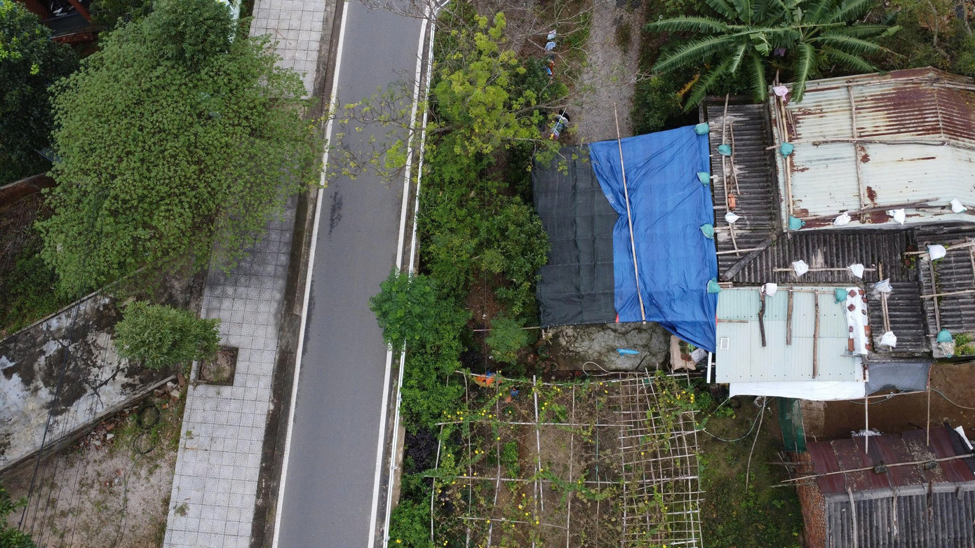 Kỳ lạ tuyến đường hàng chục tỷ đồng có ngôi nhà án ngữ giữa đường - Ảnh 12