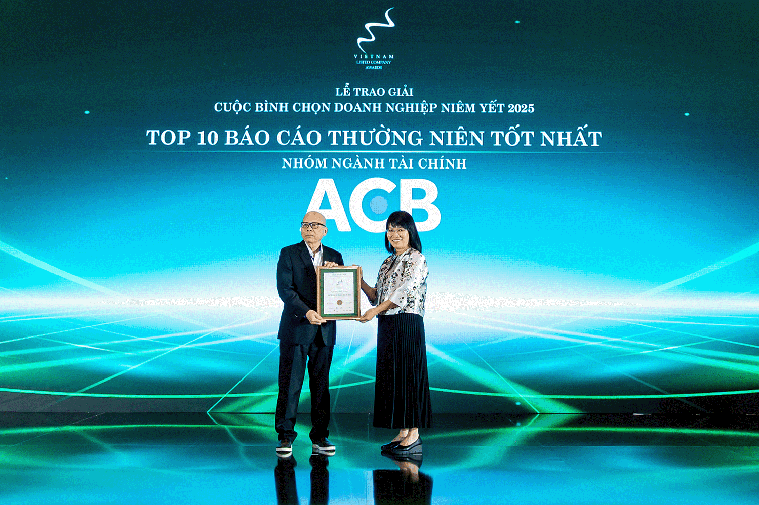 ACB được vinh danh “Top 10 Báo cáo thường niên tốt nhất” trong nhóm ngành tài chính - Ảnh 2