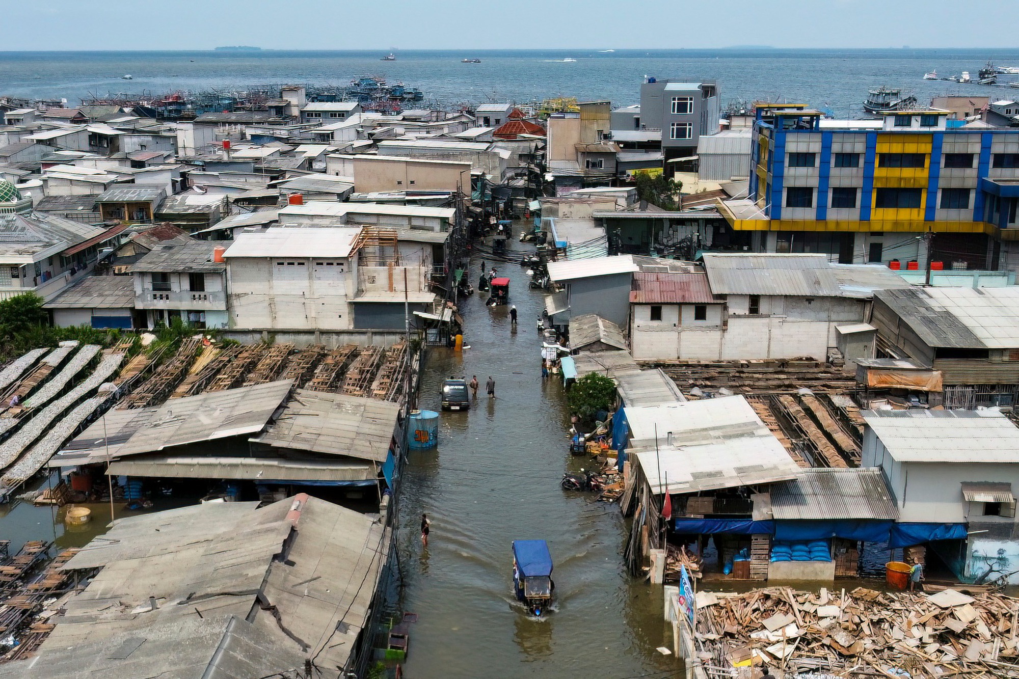 908 người thiệt mạng, 410 người mất tích, nạn đói đe doạ: Indonesia đối mặt với thảm hoạ chưa từng có tiền lệ - Ảnh 1