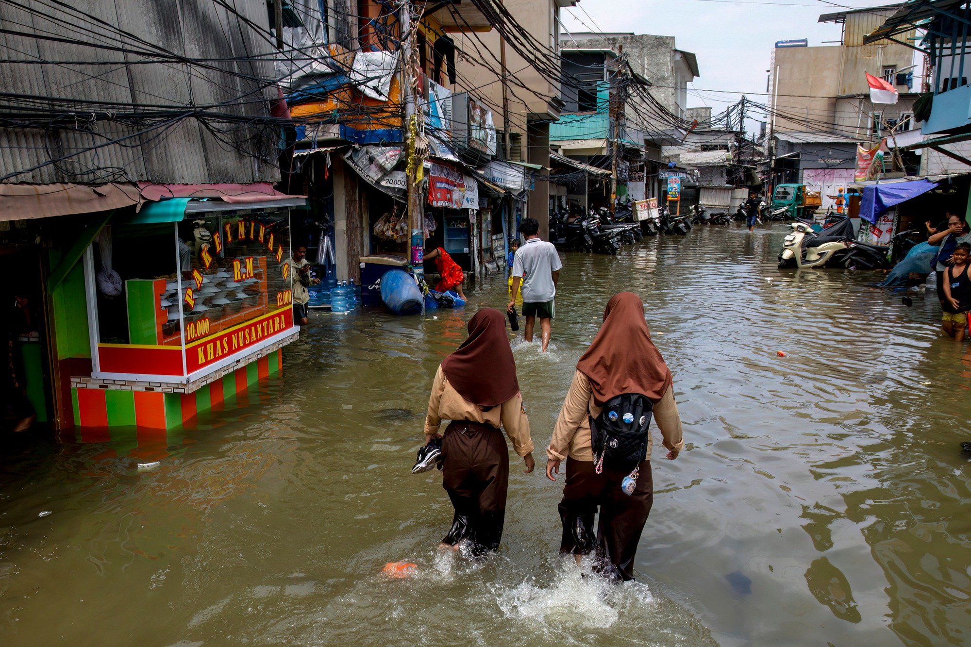 908 người thiệt mạng, 410 người mất tích, nạn đói đe doạ: Indonesia đối mặt với thảm hoạ chưa từng có tiền lệ - Ảnh 4