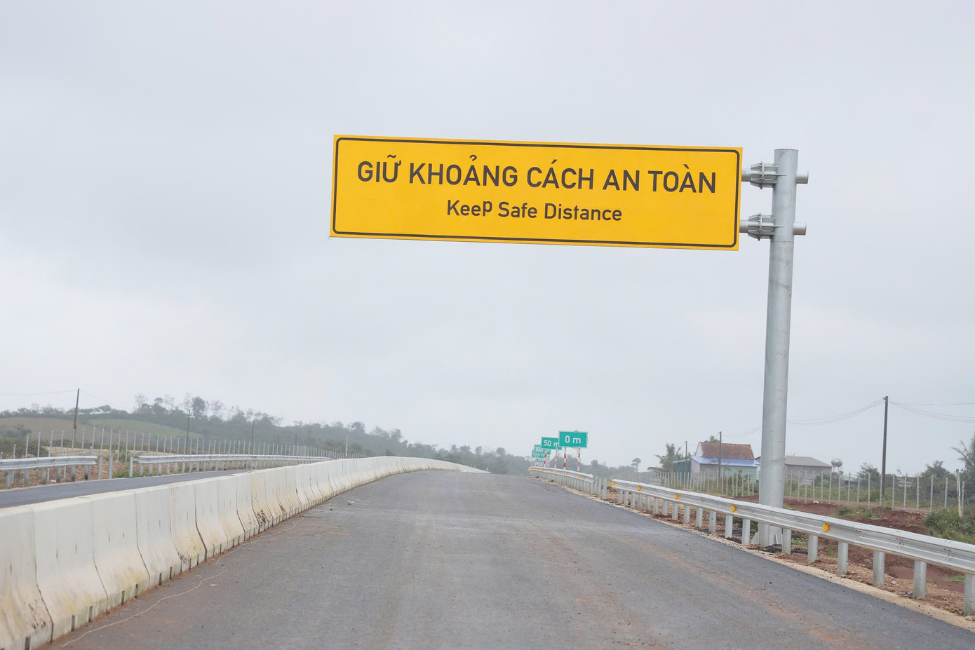 Cận cảnh 48km cuối tuyến cao tốc Khánh Hoà - Buôn Ma Thuột trước giờ thông xe kỹ thuật - Ảnh 10
