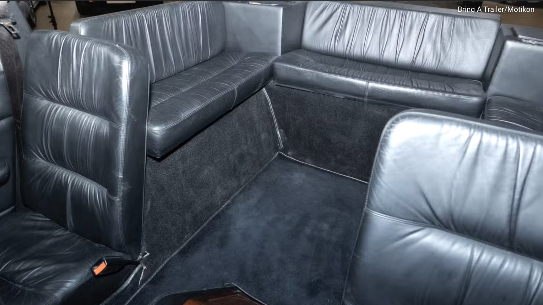 Xe Lamborghini 'siêu dị' từng thuộc về quốc vương Brunei lên sàn đấu giá: Động cơ V12, số sàn, 10 chỗ ngồi, độc nhất trên thế giới - Ảnh 4