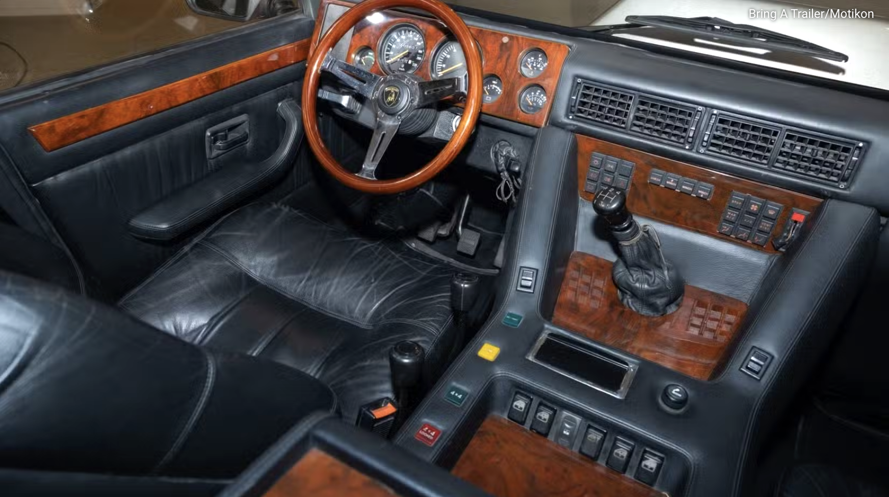 Xe Lamborghini 'siêu dị' từng thuộc về quốc vương Brunei lên sàn đấu giá: Động cơ V12, số sàn, 10 chỗ ngồi, độc nhất trên thế giới - Ảnh 3