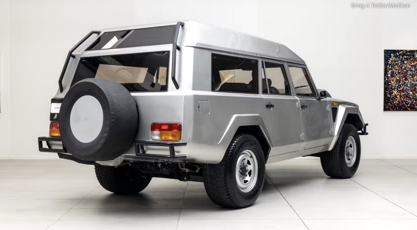 Xe Lamborghini 'siêu dị' từng thuộc về quốc vương Brunei lên sàn đấu giá: Động cơ V12, số sàn, 10 chỗ ngồi, độc nhất trên thế giới - Ảnh 2