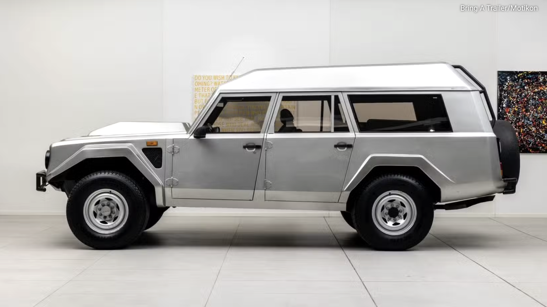 Xe Lamborghini 'siêu dị' từng thuộc về quốc vương Brunei lên sàn đấu giá: Động cơ V12, số sàn, 10 chỗ ngồi, độc nhất trên thế giới - Ảnh 6